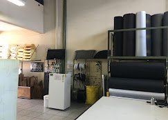 Colas de contato, grampos e mantas para estofados