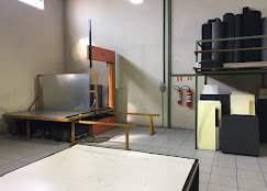 Máquina de corte vertical de espuma sob medida